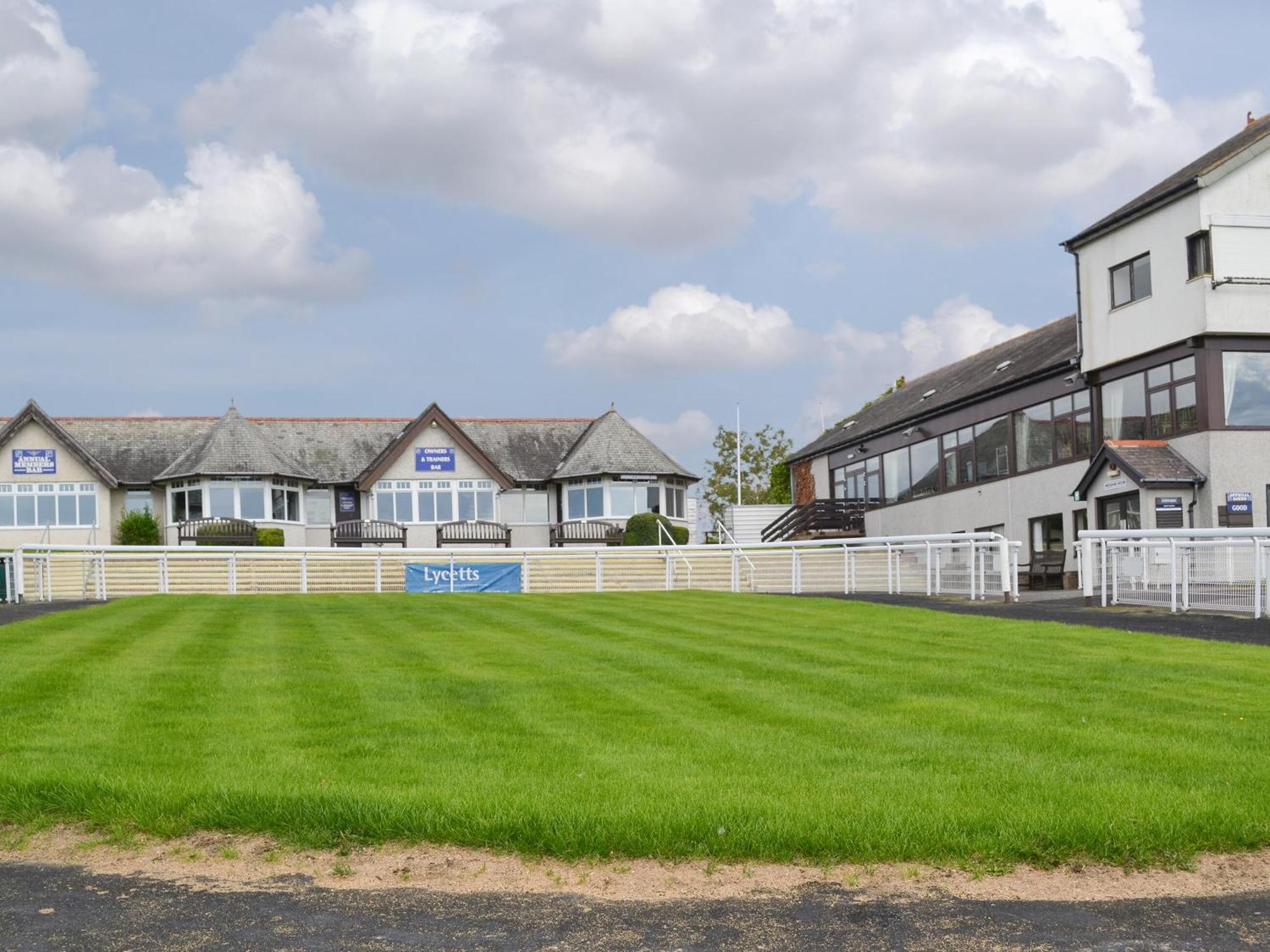 The Racecourse Lodge Хексем Экстерьер фото
